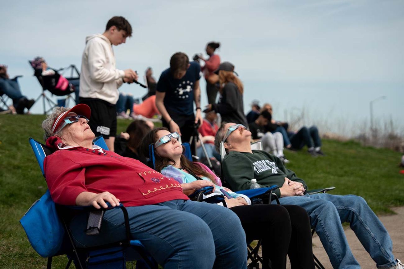 A crowd of solar eclipse enthusiasts at Luna Pier