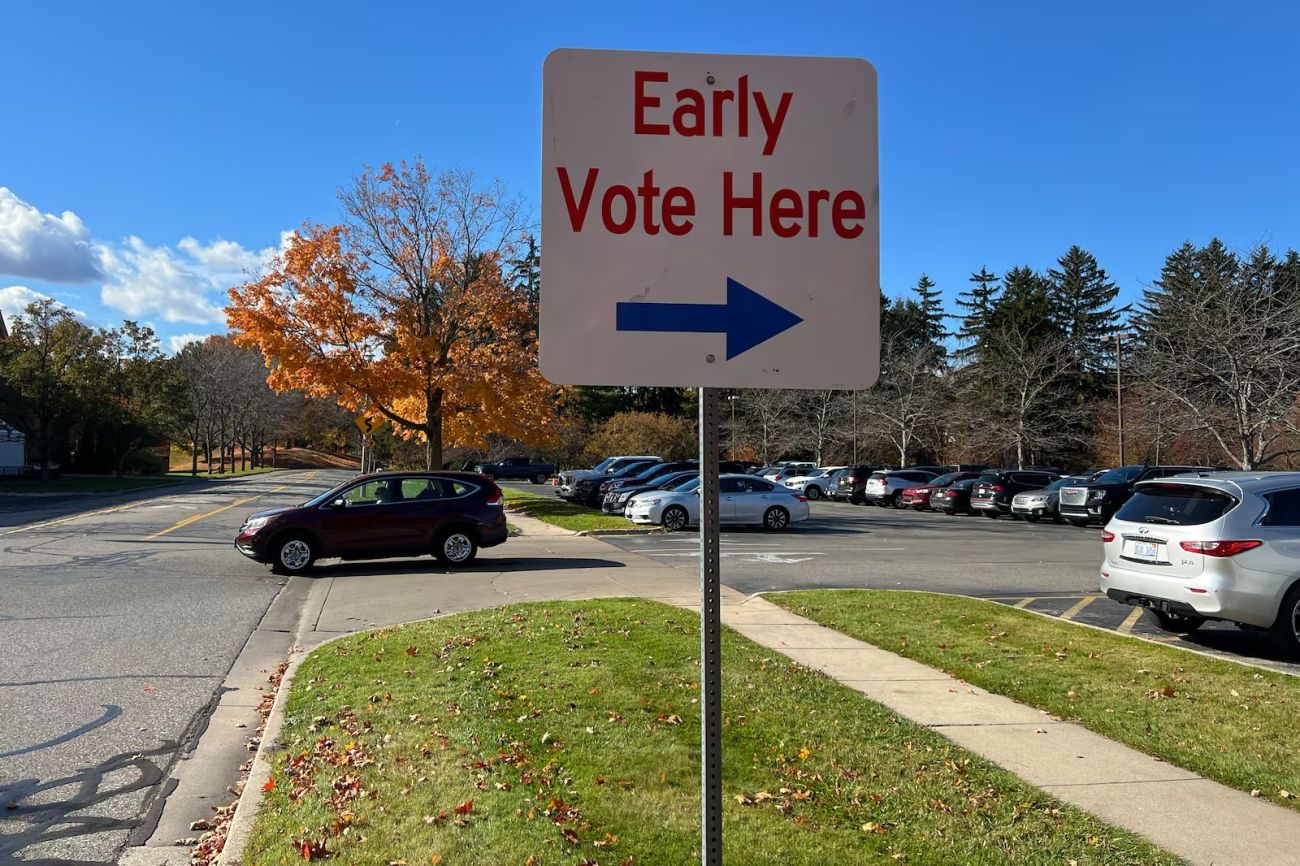 A sign that says "Early Vote Here"