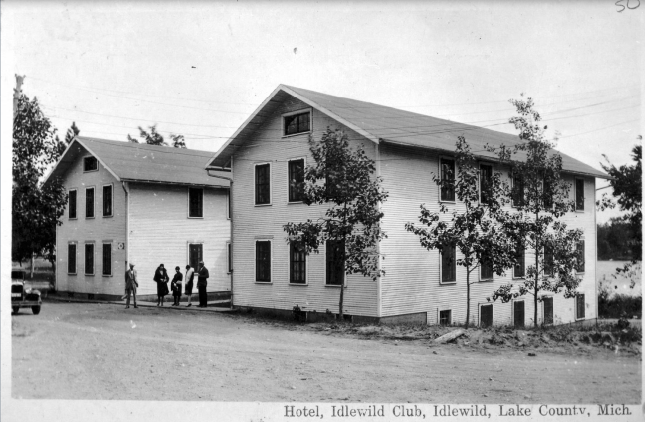 A historic postcard of Hotel Idlewild Club in Michigan.