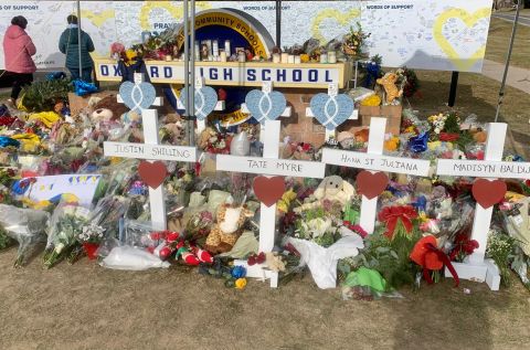 A memorial for the Oxford shooting victims 